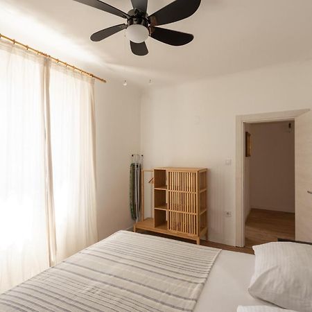 Pula City Apartment With Private Parking Free Exterior photo