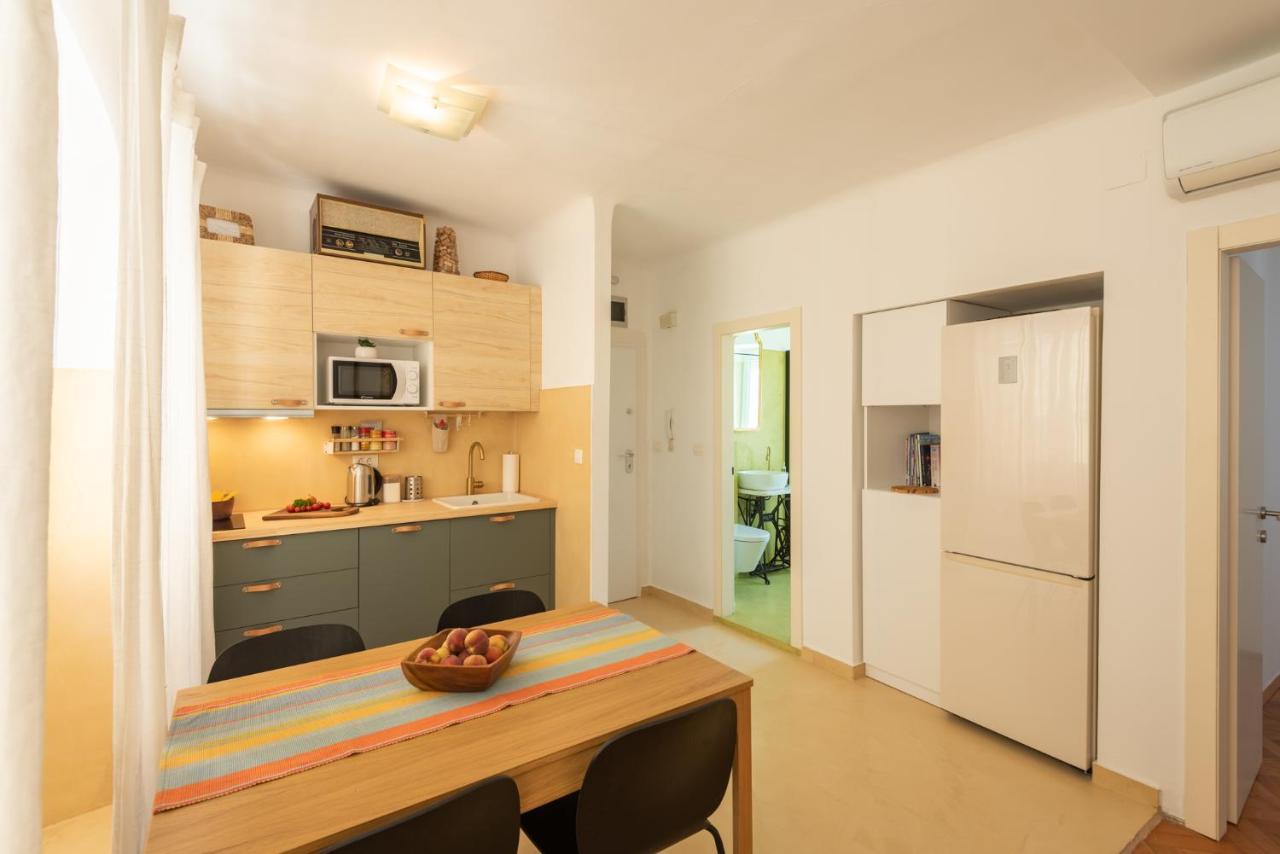 Pula City Apartment With Private Parking Free Exterior photo